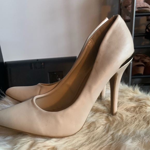 Nude, Size 7, 4inch heel, faux leather - Picture 5 of 5